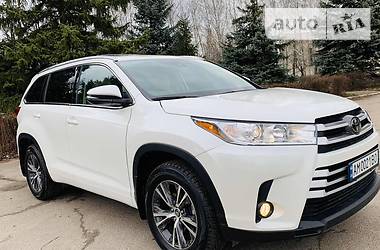 Позашляховик / Кросовер Toyota Highlander 2018 в 