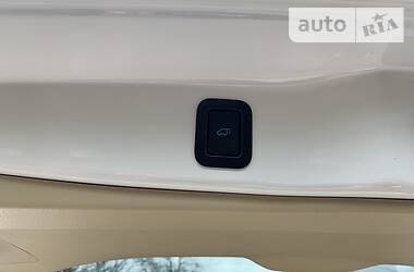 Позашляховик / Кросовер Toyota Highlander 2018 в 
