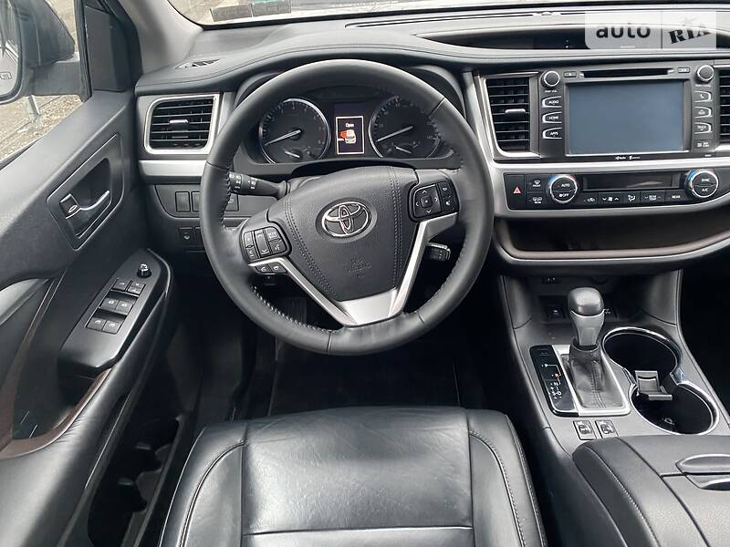 Позашляховик / Кросовер Toyota Highlander 2015 в Луцьку