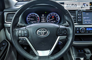 Позашляховик / Кросовер Toyota Highlander 2015 в Чернівцях