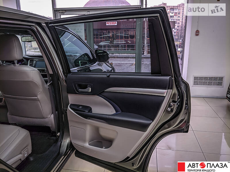 Позашляховик / Кросовер Toyota Highlander 2015 в Чернівцях