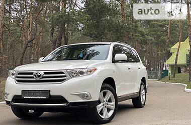 Позашляховик / Кросовер Toyota Highlander 2014 в 