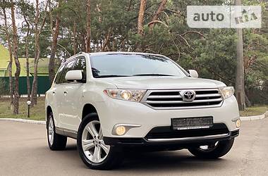 Позашляховик / Кросовер Toyota Highlander 2014 в 