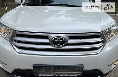 Позашляховик / Кросовер Toyota Highlander 2014 в 