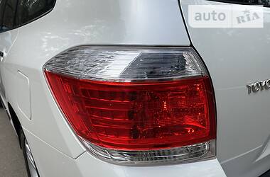 Позашляховик / Кросовер Toyota Highlander 2014 в 