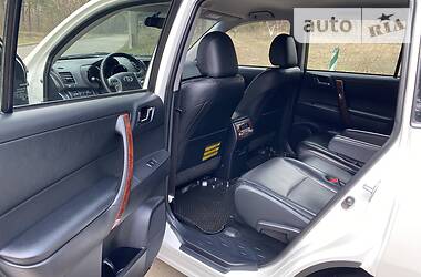 Позашляховик / Кросовер Toyota Highlander 2014 в 