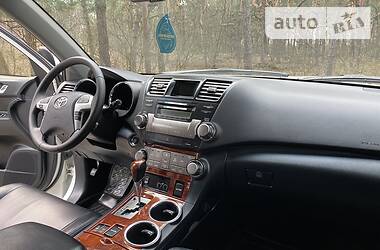Позашляховик / Кросовер Toyota Highlander 2014 в 