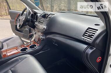 Позашляховик / Кросовер Toyota Highlander 2014 в 
