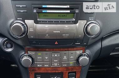 Позашляховик / Кросовер Toyota Highlander 2014 в 