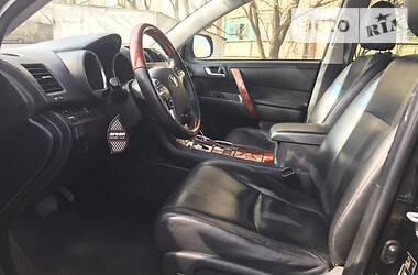 Позашляховик / Кросовер Toyota Highlander 2012 в 