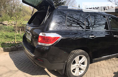 Позашляховик / Кросовер Toyota Highlander 2012 в 
