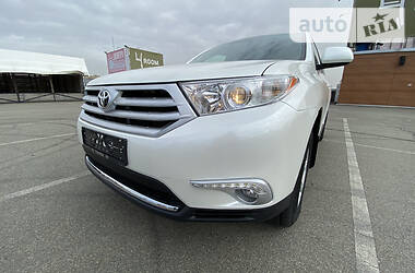 Позашляховик / Кросовер Toyota Highlander 2012 в 