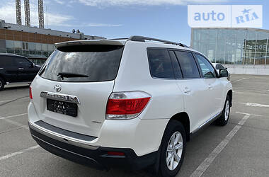 Позашляховик / Кросовер Toyota Highlander 2012 в 