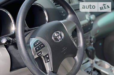 Позашляховик / Кросовер Toyota Highlander 2012 в 