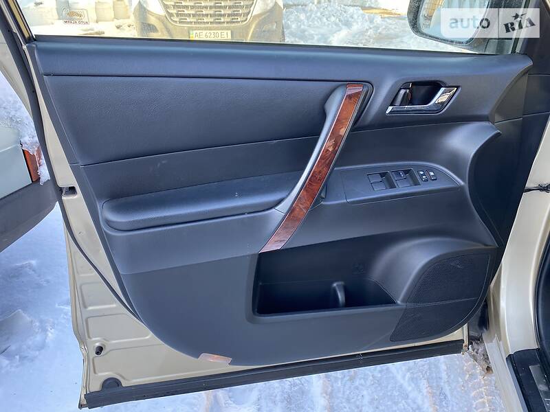 Позашляховик / Кросовер Toyota Highlander 2013 в Києві