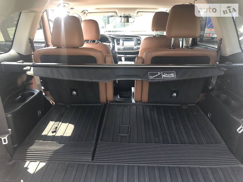 Позашляховик / Кросовер Toyota Highlander 2017 в Львові