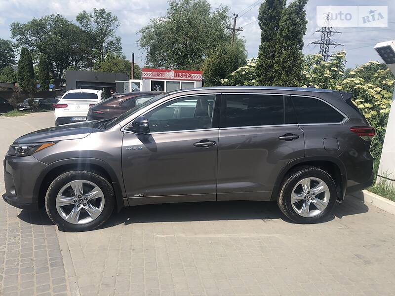Позашляховик / Кросовер Toyota Highlander 2017 в Львові