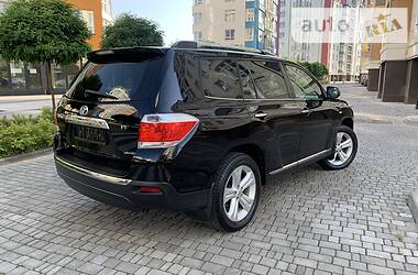 Позашляховик / Кросовер Toyota Highlander 2012 в 