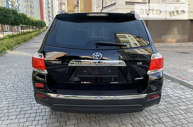 Позашляховик / Кросовер Toyota Highlander 2012 в 