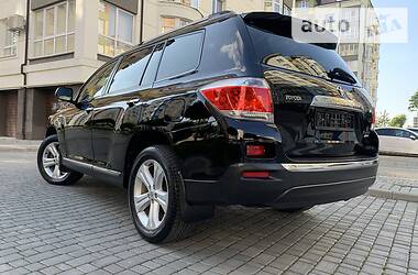 Позашляховик / Кросовер Toyota Highlander 2012 в 