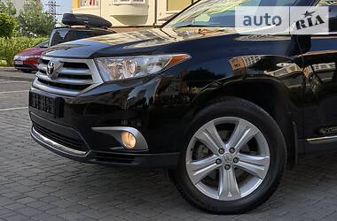 Позашляховик / Кросовер Toyota Highlander 2012 в 