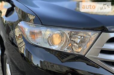Позашляховик / Кросовер Toyota Highlander 2012 в 