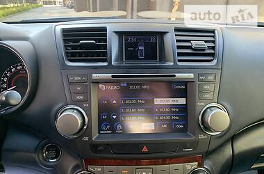 Позашляховик / Кросовер Toyota Highlander 2012 в 