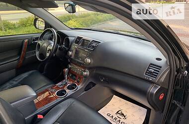 Позашляховик / Кросовер Toyota Highlander 2012 в 