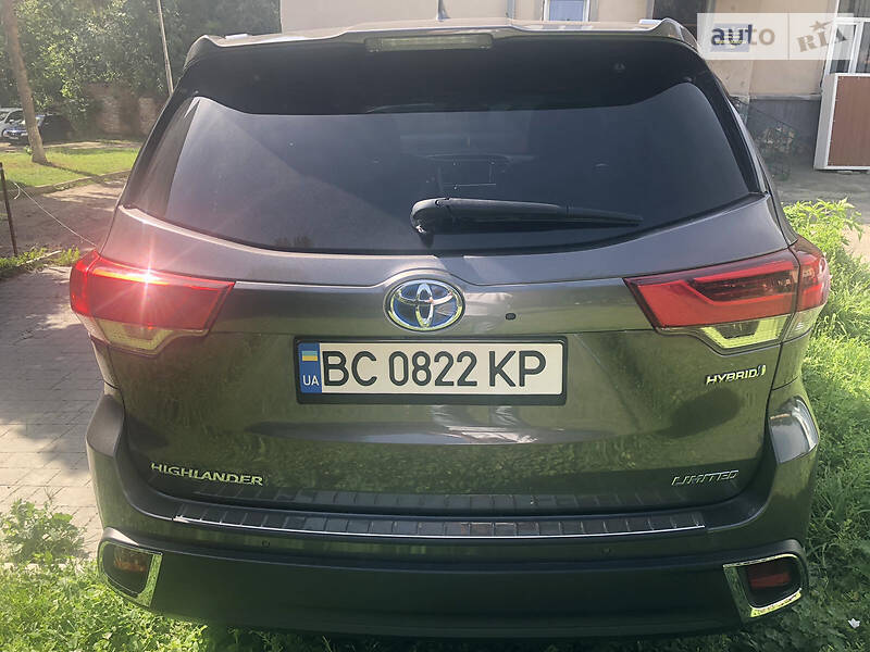 Позашляховик / Кросовер Toyota Highlander 2017 в Львові