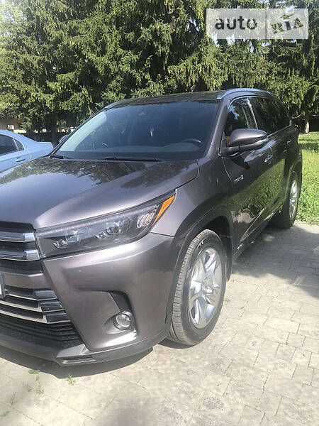 Позашляховик / Кросовер Toyota Highlander 2017 в Львові