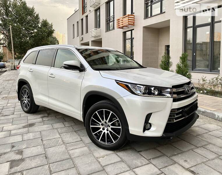 Внедорожник / Кроссовер Toyota Highlander 2018 в Киеве