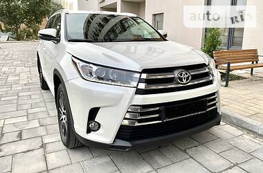 Внедорожник / Кроссовер Toyota Highlander 2018 в Киеве