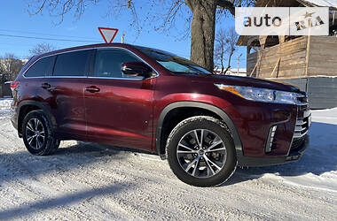 Внедорожник / Кроссовер Toyota Highlander 2018 в Фастове