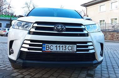 Позашляховик / Кросовер Toyota Highlander 2017 в Львові