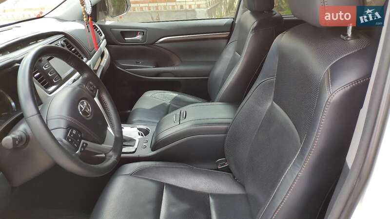 Позашляховик / Кросовер Toyota Highlander 2014 в Умані