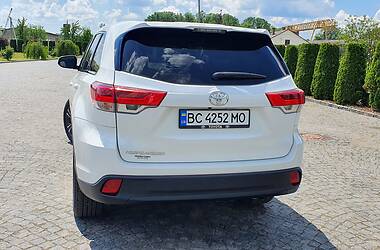 Внедорожник / Кроссовер Toyota Highlander 2018 в Жовкве