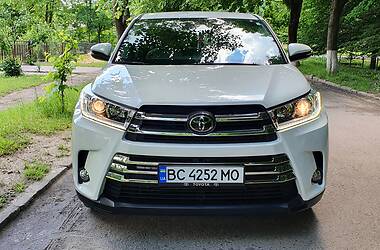 Внедорожник / Кроссовер Toyota Highlander 2018 в Жовкве