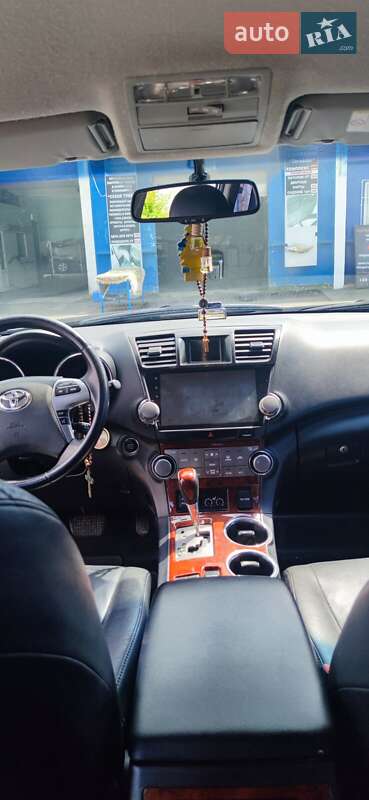 Універсал Toyota Highlander 2011 в Одесі