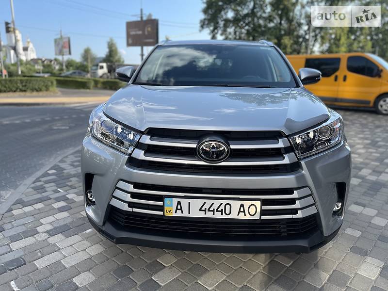 Внедорожник / Кроссовер Toyota Highlander 2018 в Киеве