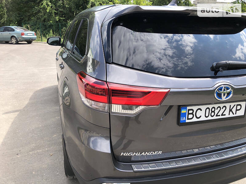 Позашляховик / Кросовер Toyota Highlander 2017 в Львові