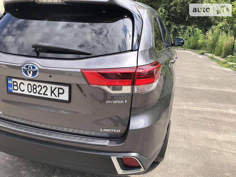 Позашляховик / Кросовер Toyota Highlander 2017 в Львові