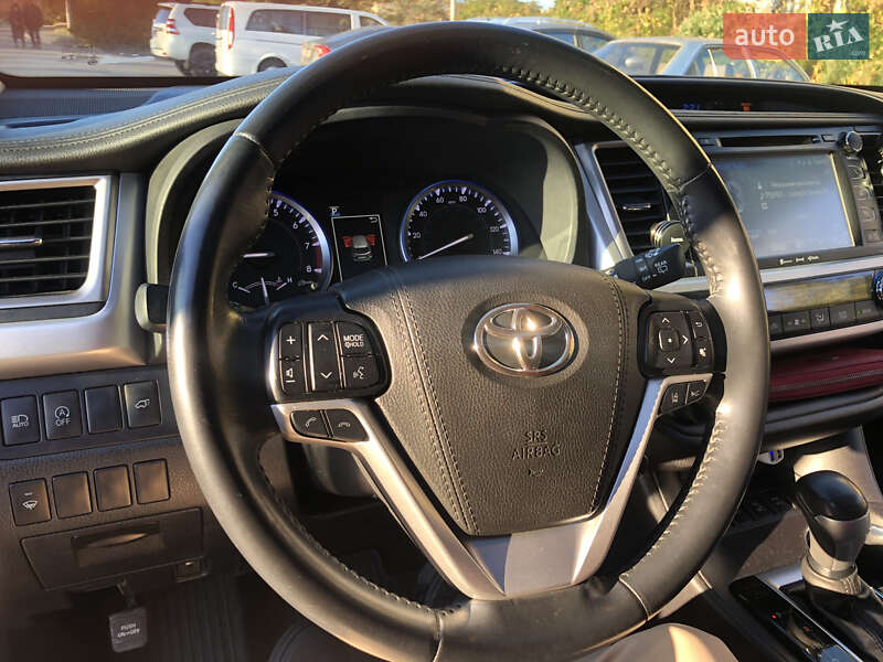 Внедорожник / Кроссовер Toyota Highlander 2017 в Бориславе