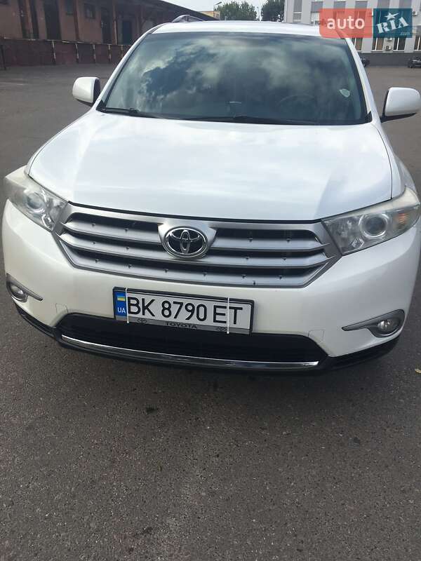 Внедорожник / Кроссовер Toyota Highlander 2013 в 
