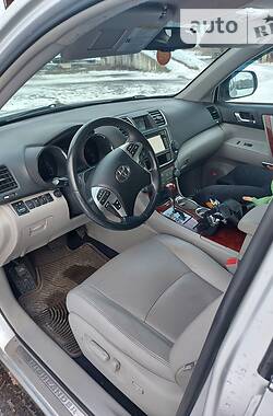 Внедорожник / Кроссовер Toyota Highlander 2013 в Монастырище