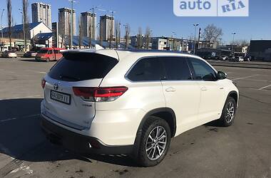 Позашляховик / Кросовер Toyota Highlander 2018 в Києві