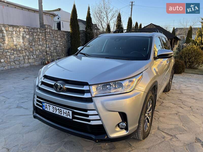 Внедорожник / Кроссовер Toyota Highlander 2018 в Ивано-Франковске
