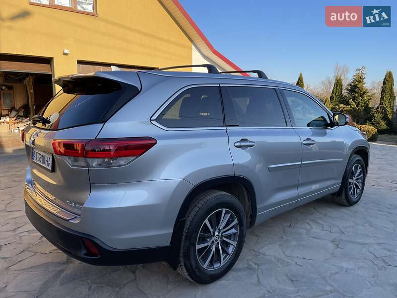 Внедорожник / Кроссовер Toyota Highlander 2018 в Ивано-Франковске