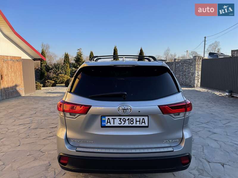 Внедорожник / Кроссовер Toyota Highlander 2018 в Ивано-Франковске