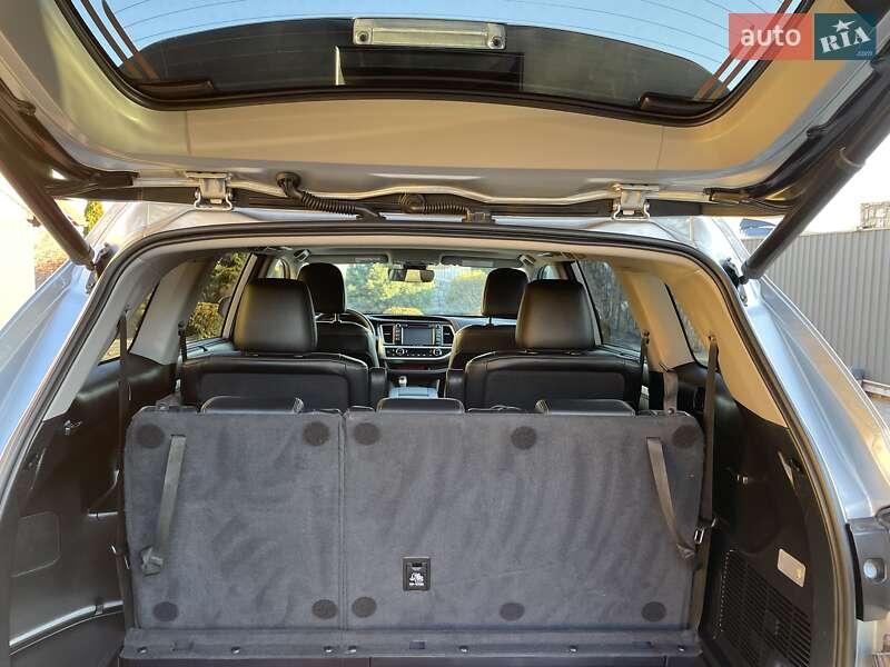 Внедорожник / Кроссовер Toyota Highlander 2018 в Ивано-Франковске