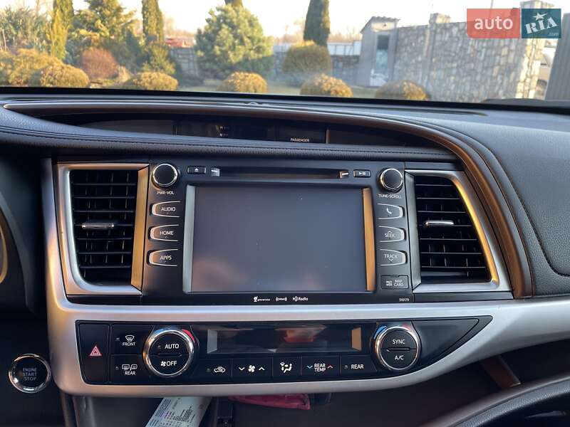 Внедорожник / Кроссовер Toyota Highlander 2018 в Ивано-Франковске